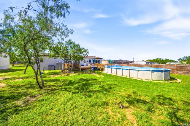 173 VIRIDIAN VW, Pleasanton, TX 78064