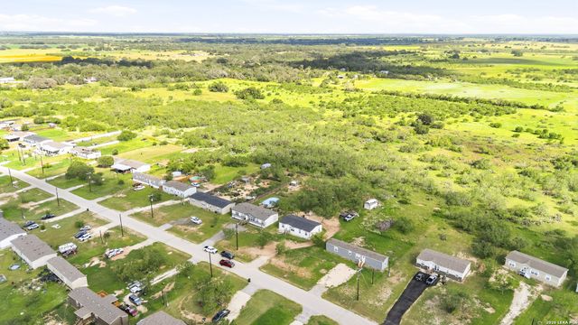 173 VIRIDIAN VW, Pleasanton, TX 78064