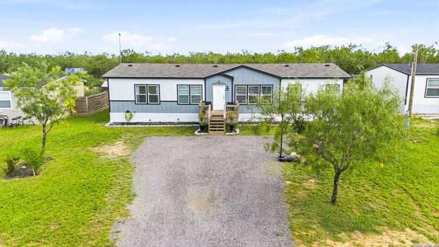 173 VIRIDIAN VW, Pleasanton, TX 78064