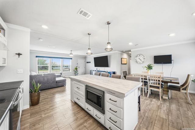 173 VIRIDIAN VW, Pleasanton, TX 78064