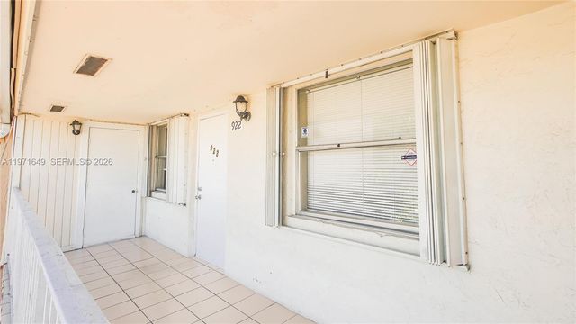 8480 SW 154th Cir Ct 922, Miami, FL 33193