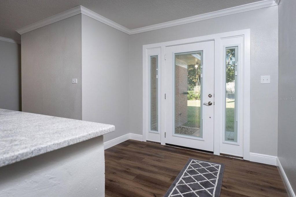 Image 13 of property listing at 712 CAMELLIA COURT, Seffner, FL 33584