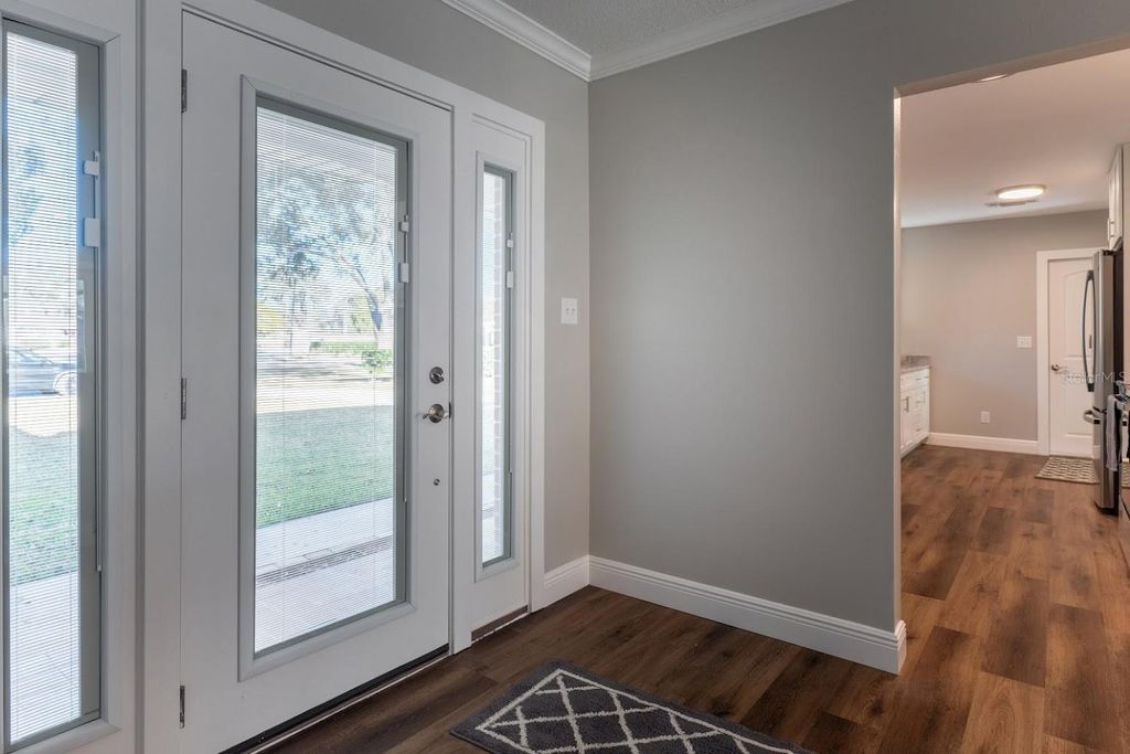 Image 14 of property listing at 712 CAMELLIA COURT, Seffner, FL 33584