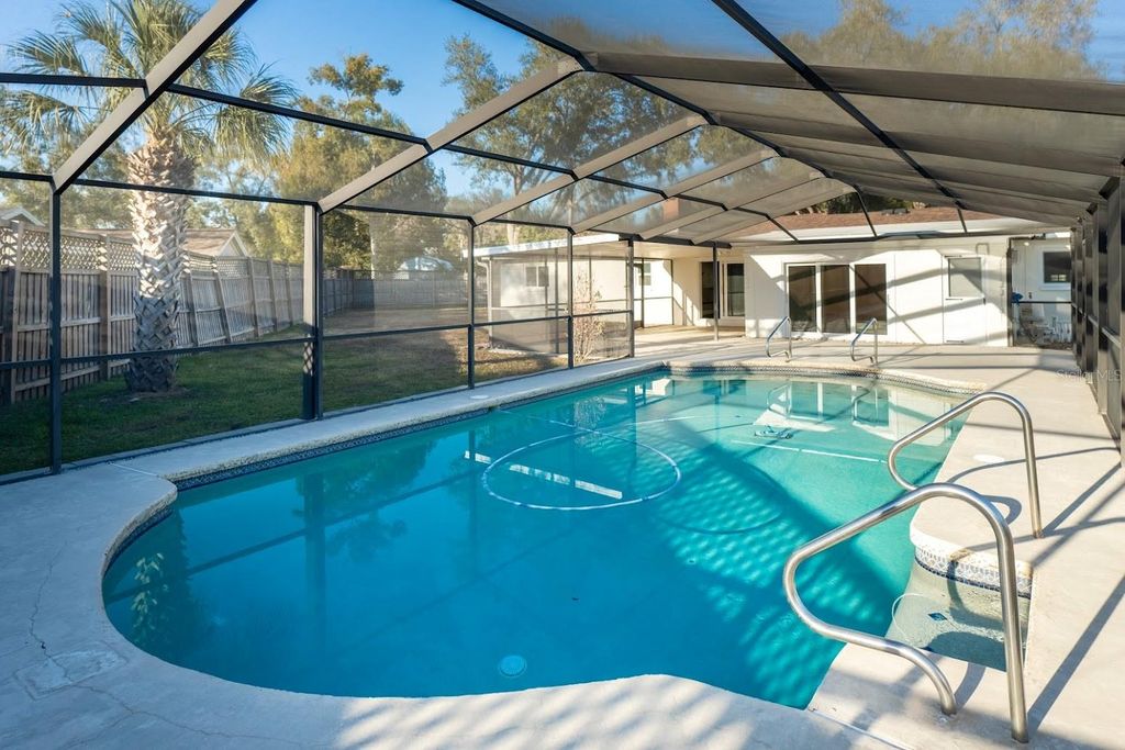 Image 21 of property listing at 712 CAMELLIA COURT, Seffner, FL 33584