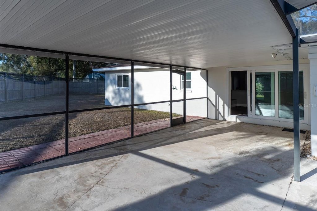 Image 23 of property listing at 712 CAMELLIA COURT, Seffner, FL 33584