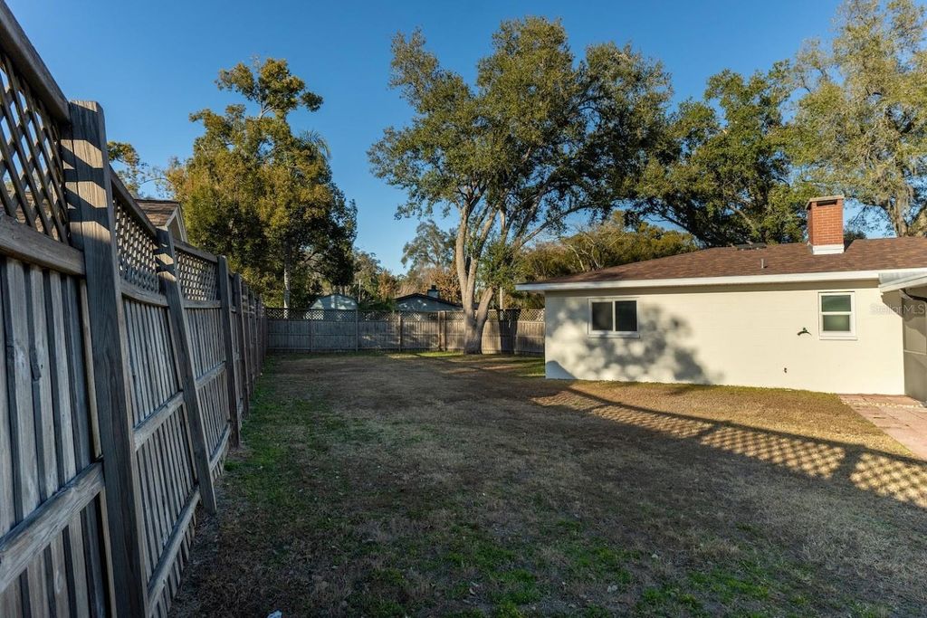 Image 24 of property listing at 712 CAMELLIA COURT, Seffner, FL 33584