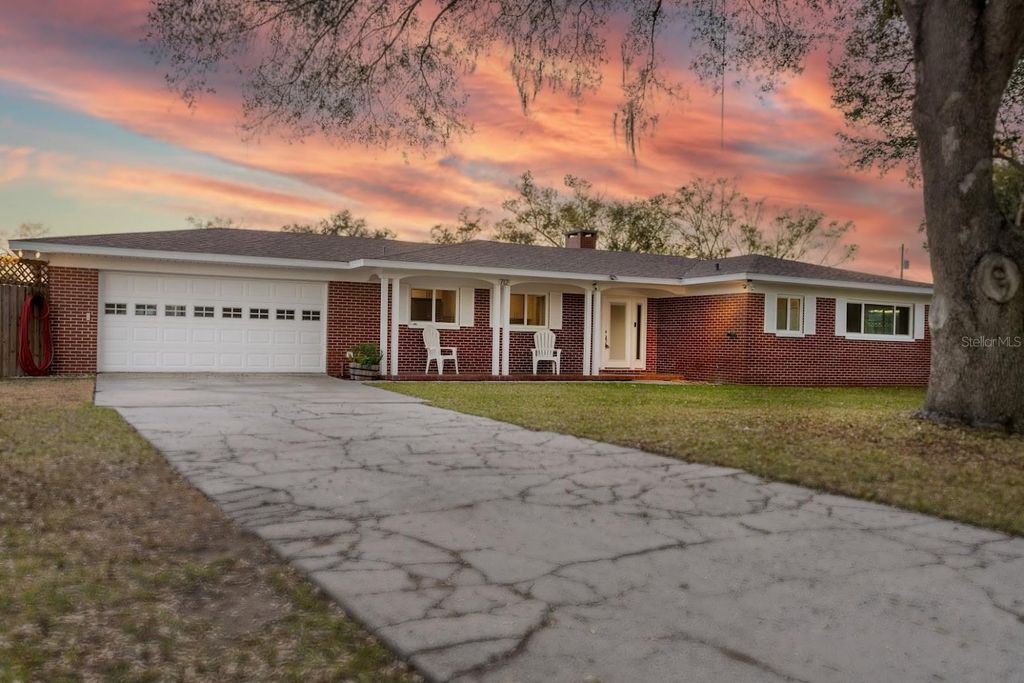 Image 25 of property listing at 712 CAMELLIA COURT, Seffner, FL 33584