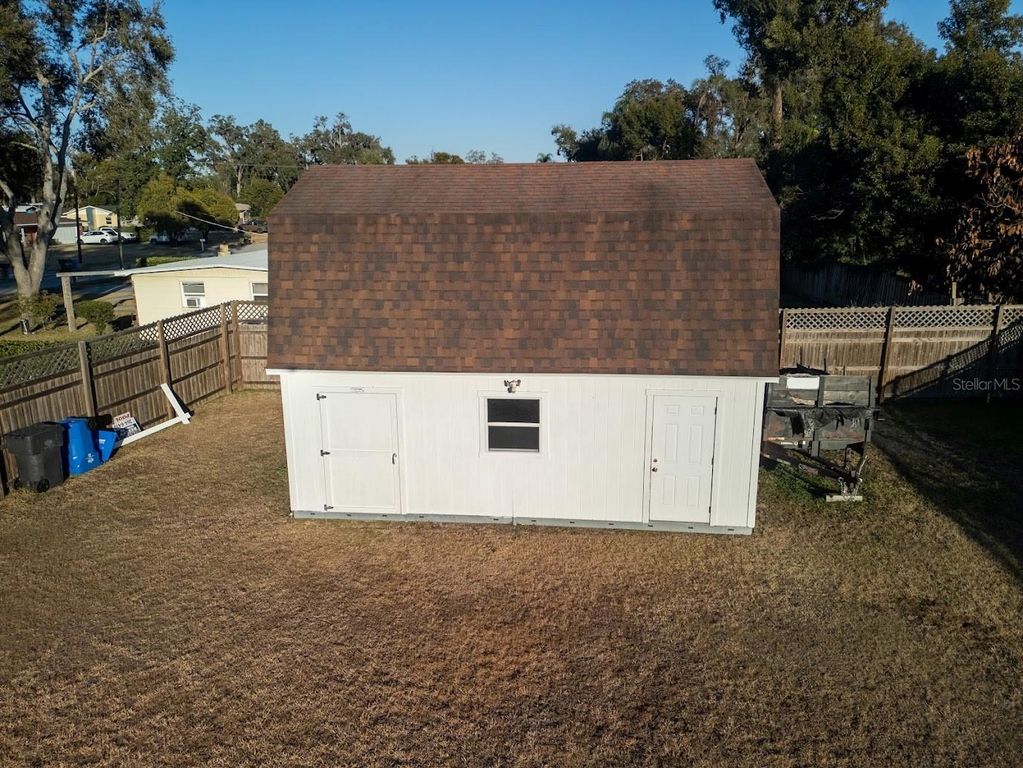 Image 30 of property listing at 712 CAMELLIA COURT, Seffner, FL 33584