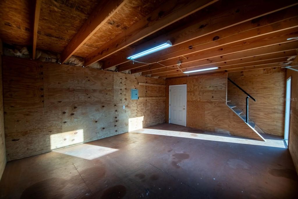 Image 31 of property listing at 712 CAMELLIA COURT, Seffner, FL 33584