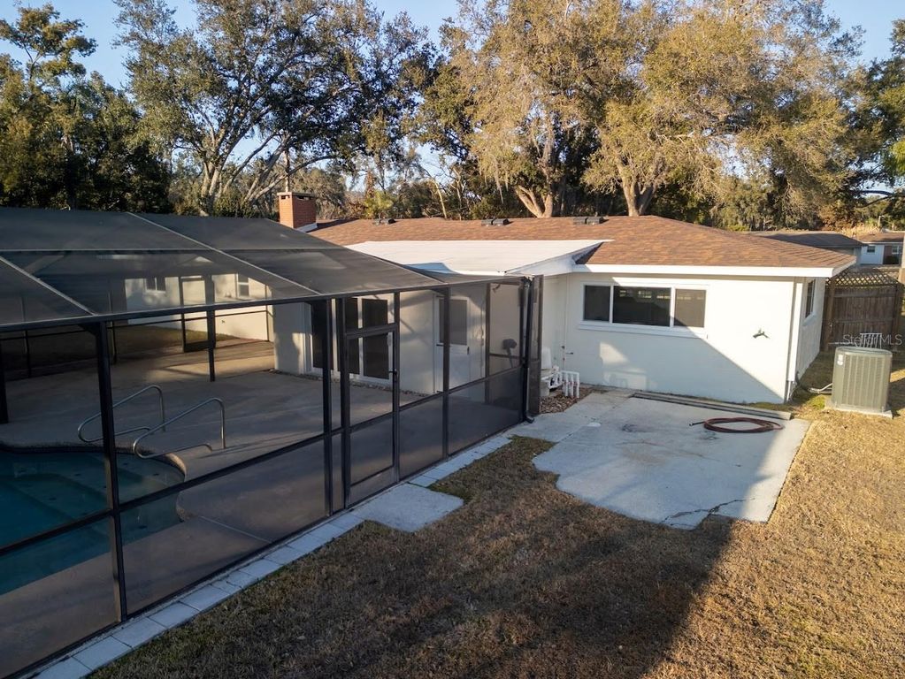 Image 36 of property listing at 712 CAMELLIA COURT, Seffner, FL 33584