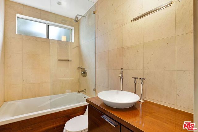 1010 Palm Avenue 109, West Hollywood, CA 90069