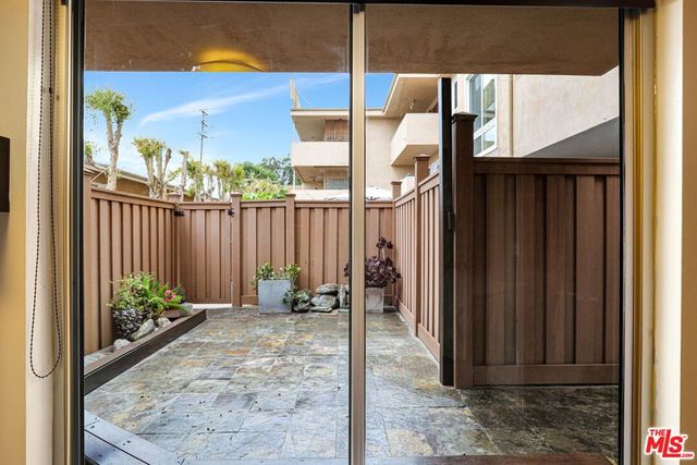 1010 Palm Avenue 109, West Hollywood, CA 90069