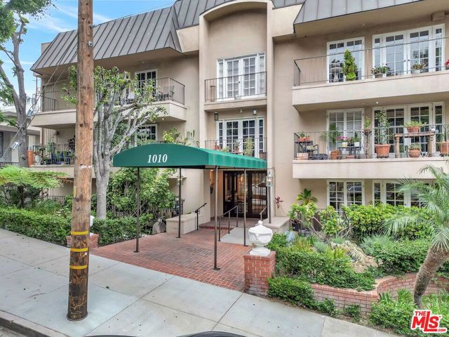 1010 Palm Avenue 109, West Hollywood, CA 90069