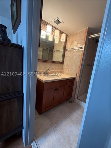 2811 Somerset Dr 200, Lauderdale Lakes, FL 33311