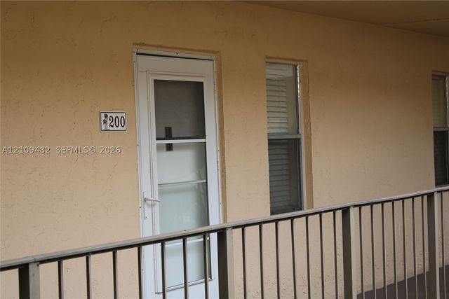2811 Somerset Dr 200, Lauderdale Lakes, FL 33311