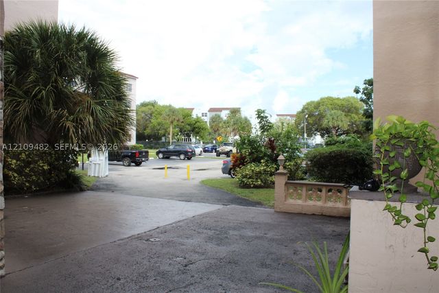 2811 Somerset Dr 200, Lauderdale Lakes, FL 33311
