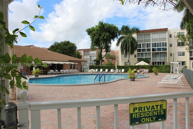 2811 Somerset Dr 200, Lauderdale Lakes, FL 33311