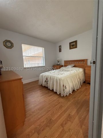 2811 Somerset Dr 200, Lauderdale Lakes, FL 33311