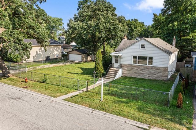 29 Glenwood Drive, Round Lake Beach, IL 60073