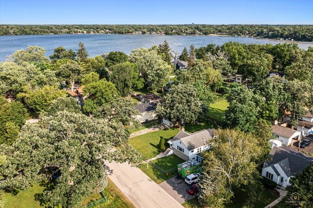 29 Glenwood Drive, Round Lake Beach, IL 60073