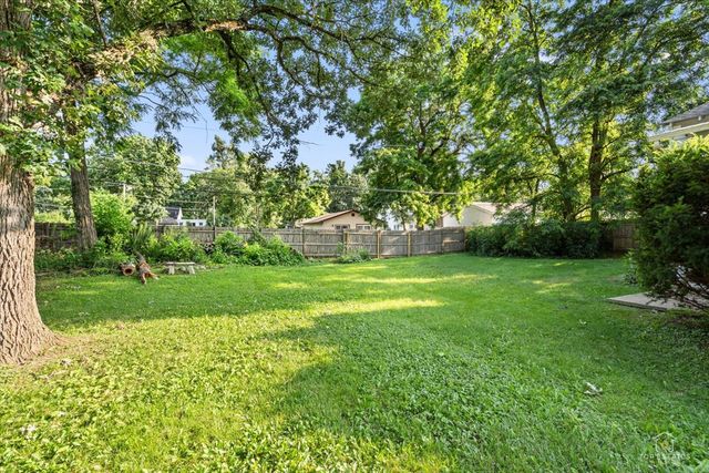 29 Glenwood Drive, Round Lake Beach, IL 60073