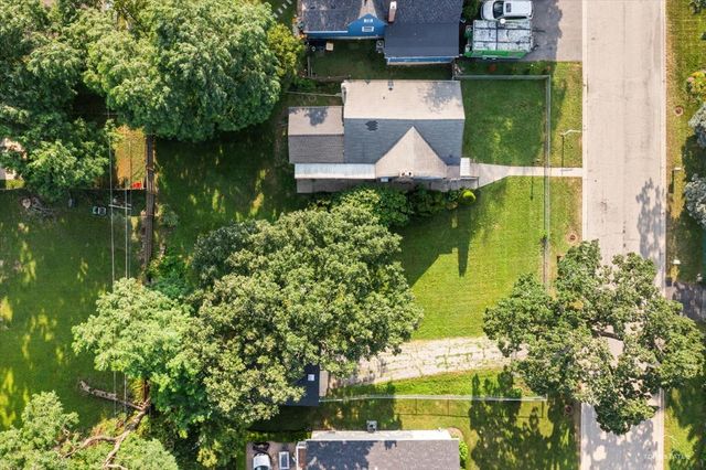 29 Glenwood Drive, Round Lake Beach, IL 60073