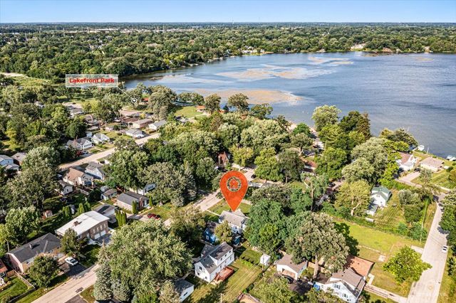 29 Glenwood Drive, Round Lake Beach, IL 60073