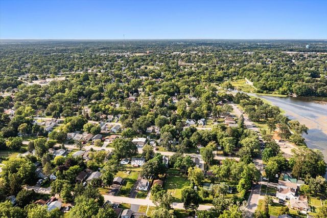 29 Glenwood Drive, Round Lake Beach, IL 60073