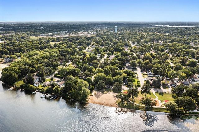 29 Glenwood Drive, Round Lake Beach, IL 60073