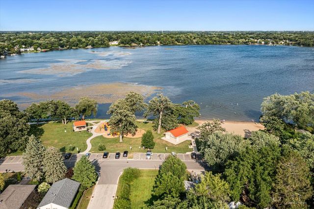 29 Glenwood Drive, Round Lake Beach, IL 60073