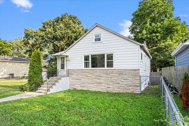 29 Glenwood Drive, Round Lake Beach, IL 60073