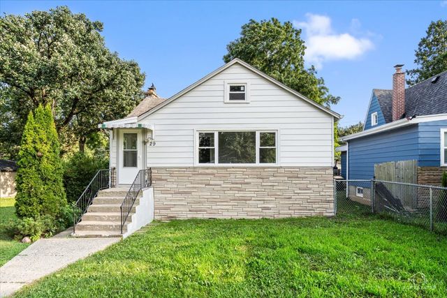 29 Glenwood Drive, Round Lake Beach, IL 60073