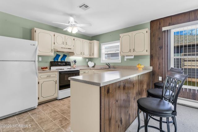 10 Picasso Court, Toms River, NJ 08757