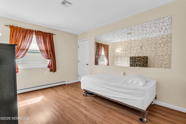 10 Picasso Court, Toms River, NJ 08757