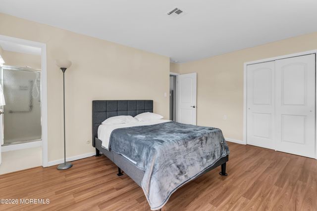 10 Picasso Court, Toms River, NJ 08757