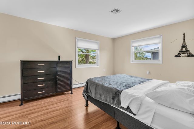 10 Picasso Court, Toms River, NJ 08757