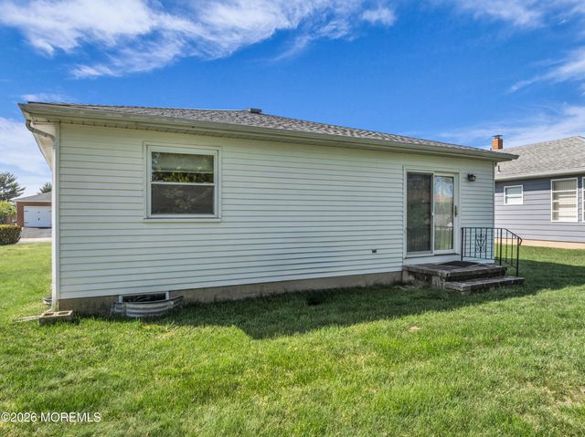 10 Picasso Court, Toms River, NJ 08757