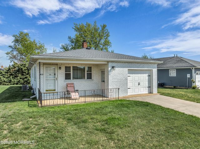 10 Picasso Court, Toms River, NJ 08757