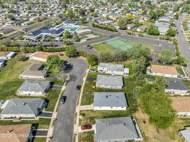 10 Picasso Court, Toms River, NJ 08757
