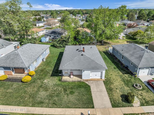 10 Picasso Court, Toms River, NJ 08757
