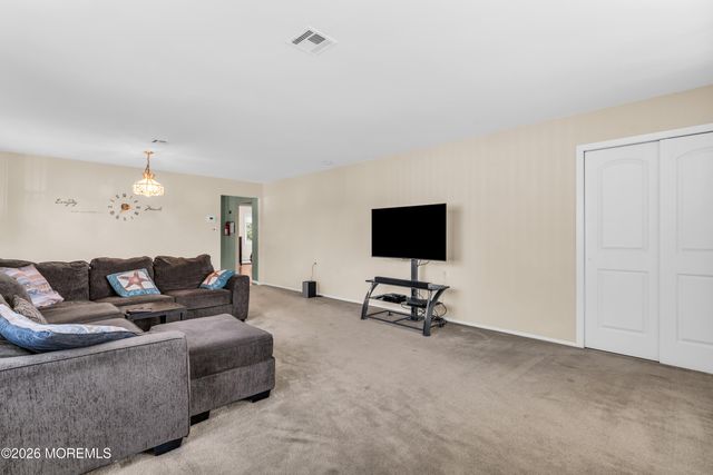 10 Picasso Court, Toms River, NJ 08757