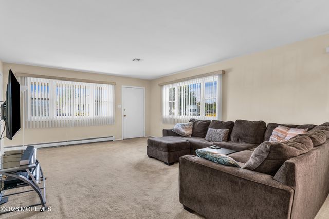 10 Picasso Court, Toms River, NJ 08757