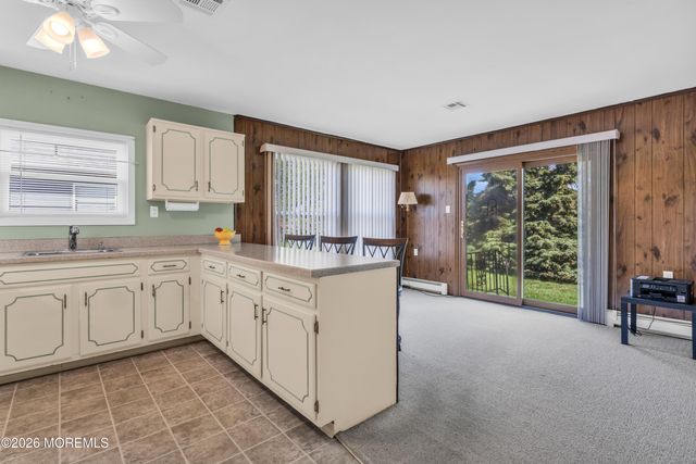 10 Picasso Court, Toms River, NJ 08757