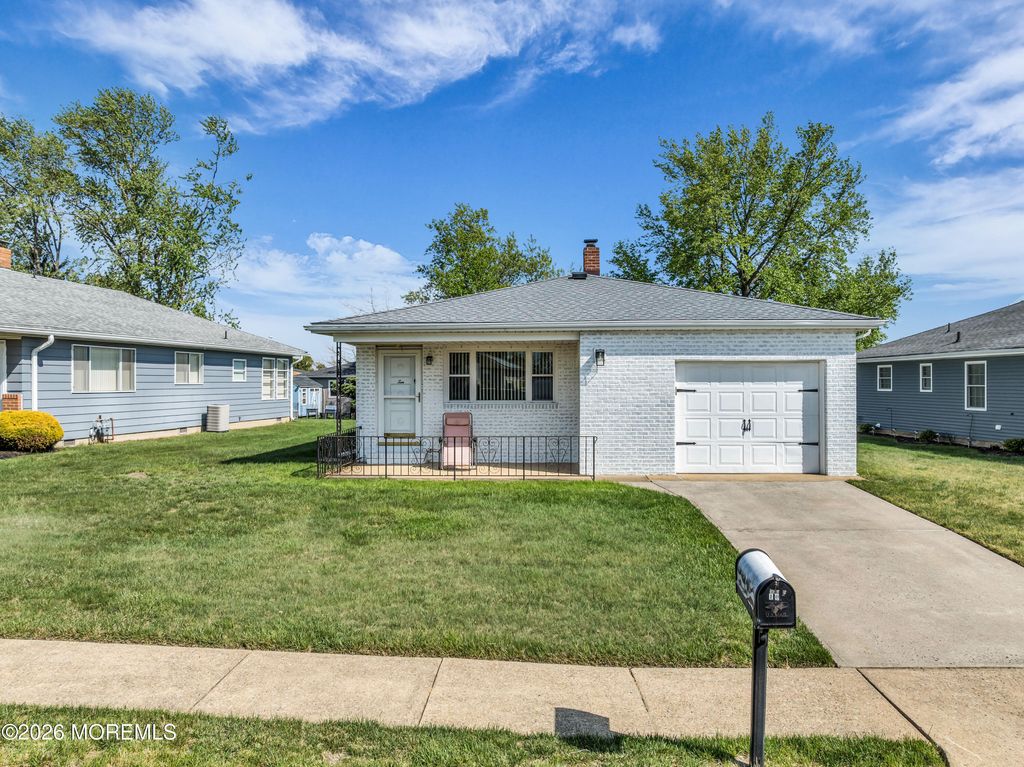 10 Picasso Court, Toms River, NJ 08757