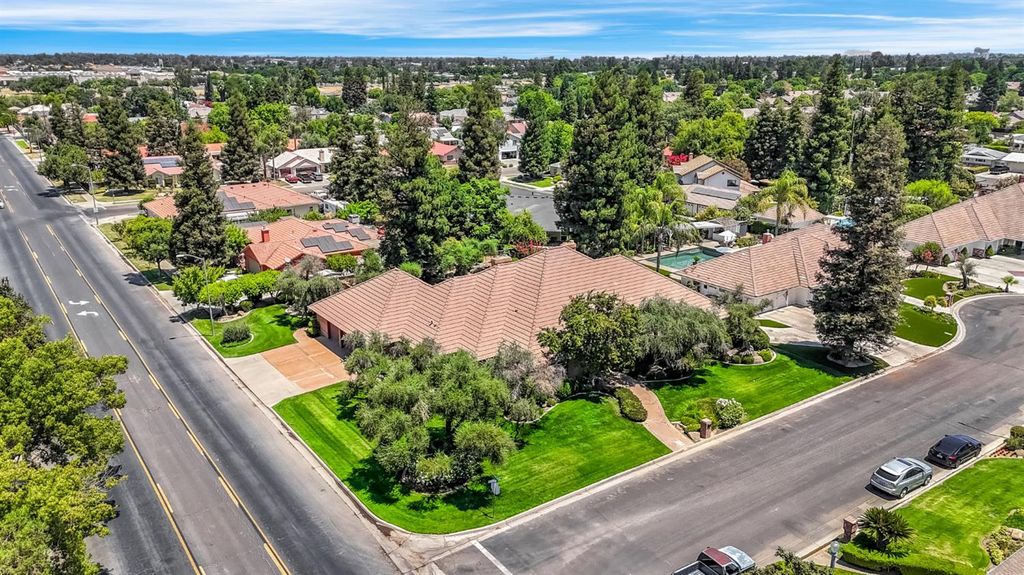1917 Evergreen Place, Madera, CA 93637