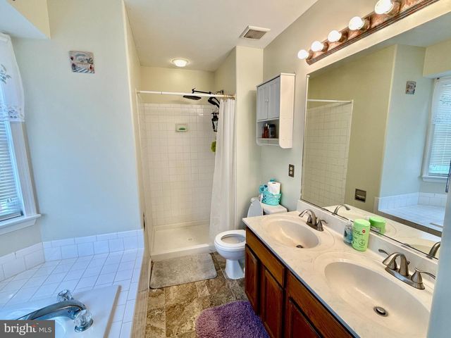 2 JULIE LN, Fredericksburg, VA 22405