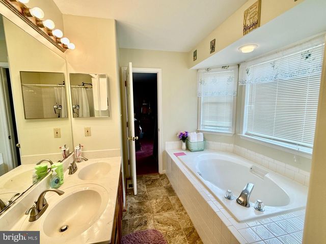 2 JULIE LN, Fredericksburg, VA 22405