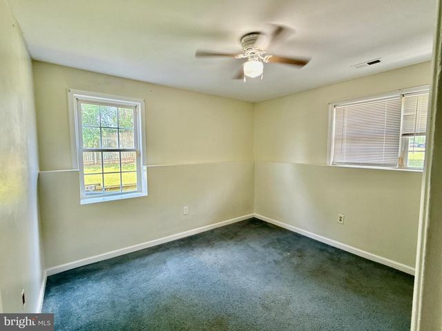 2 JULIE LN, Fredericksburg, VA 22405