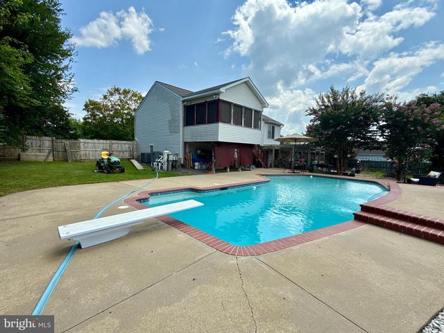 2 JULIE LN, Fredericksburg, VA 22405