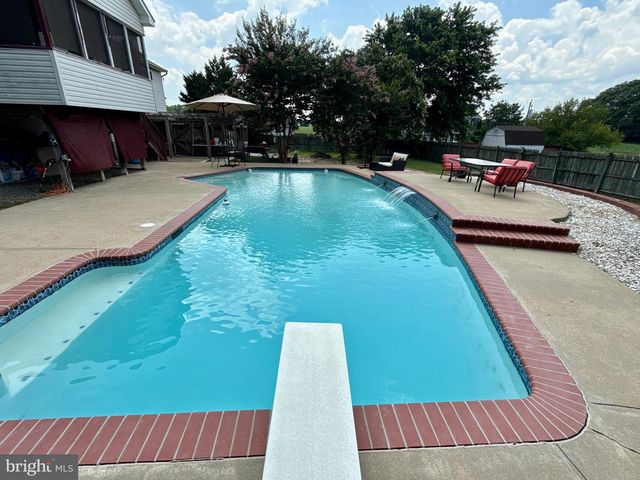 2 JULIE LN, Fredericksburg, VA 22405